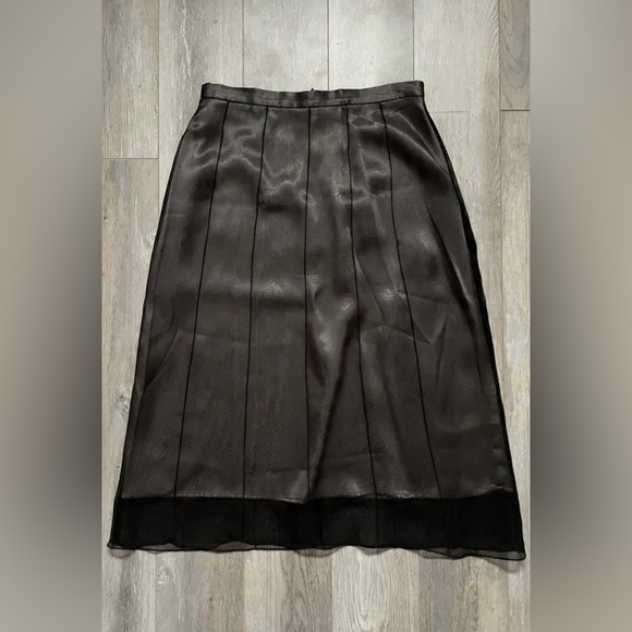 Tristan & Iseut Dresses & Skirts - NWOT Tristan & Iseut Satin with Sheer Overlay  Midi Skirt
